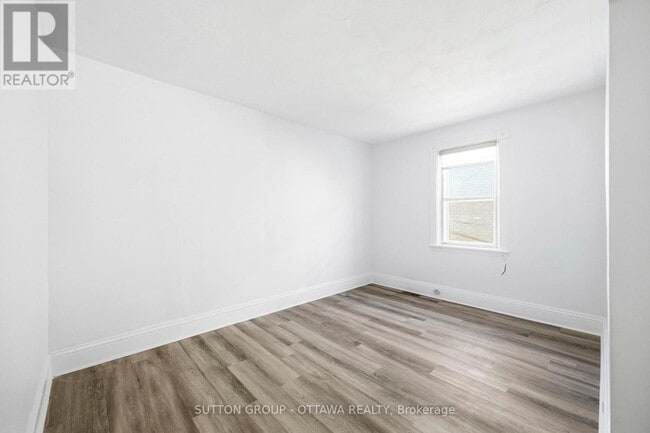 Photo - 244 Rochester St Unité 2