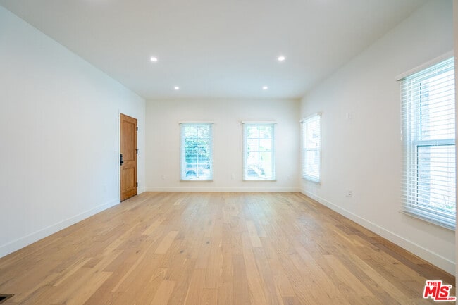 Building Photo - 6511 Orange St Rental