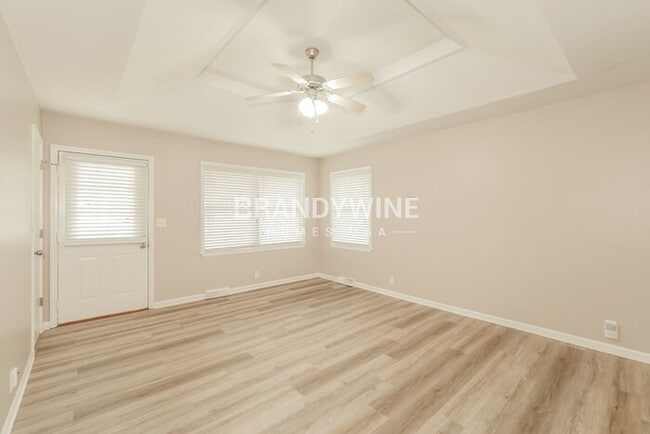 Photo - 402 Maple Ave