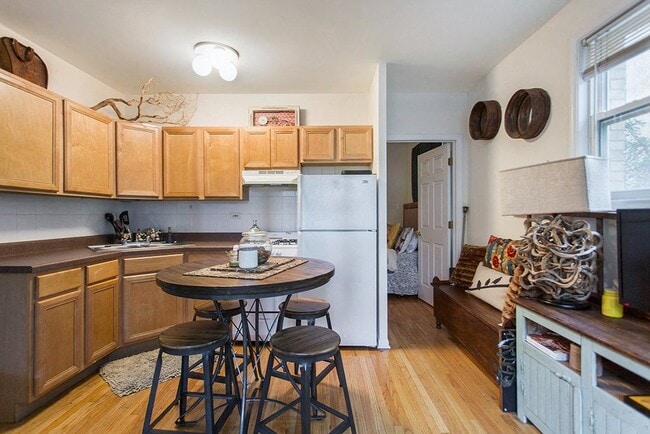 Photo - 910 W Dakin St