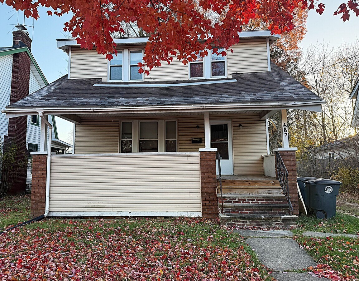 Photo - 687 Storer Ave