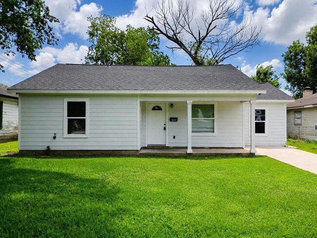 Building Photo - 4859 Bellnole Dr