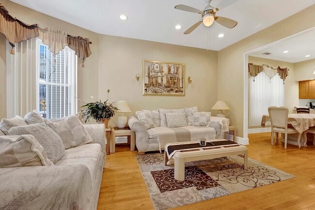 Photo - 4143 W Roscoe St