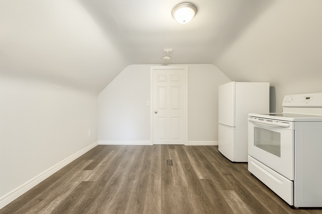 Photo - 18 Barnesdale Ave N Unit 3