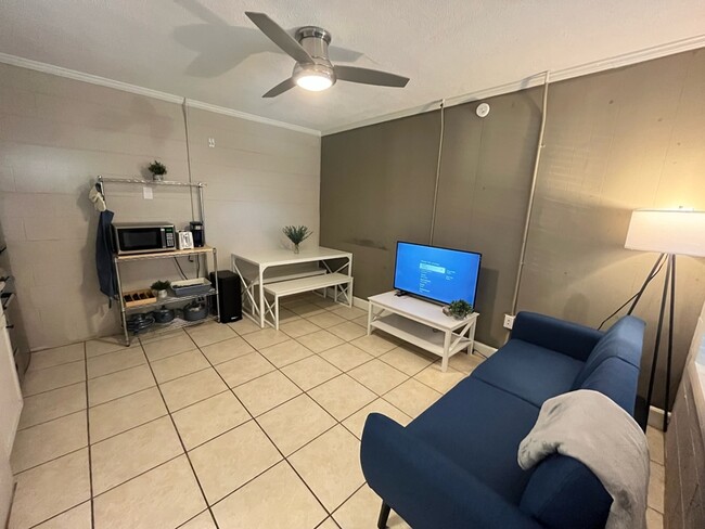 Photo - 402 S Holly St Condo