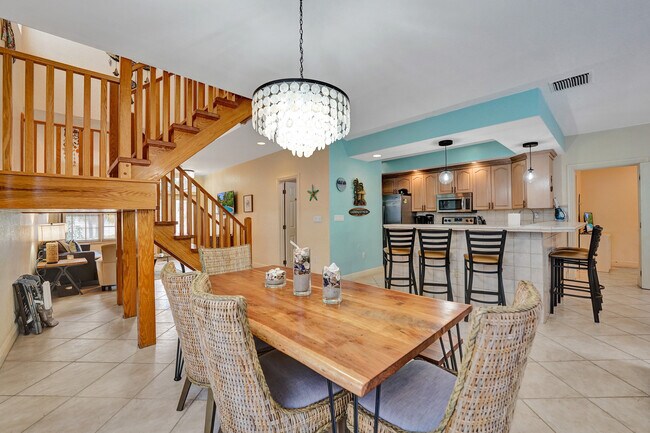 Photo - 220 Pine Ave