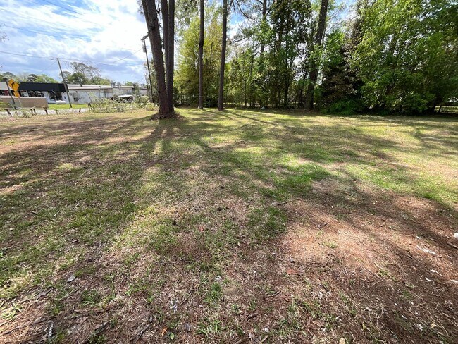 Photo - Cozy 1/1 Cottage at Hill Loop in Bonifay with Water/Sewer, Garbage, and Lawn Maintenance Included!