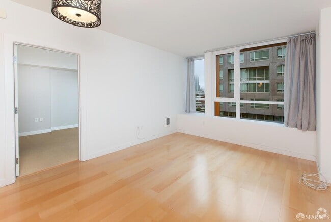 Building Photo - 300 Berry St Rental