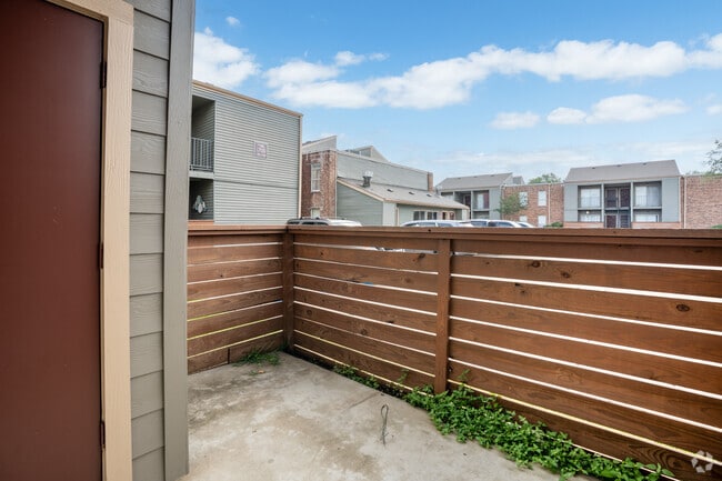 1BR, 1BA - 604SF - Patio