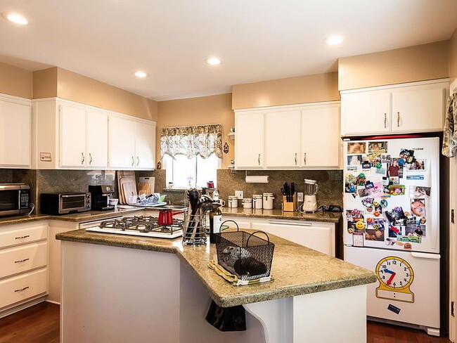 Photo - 7848 Bleriot Ave