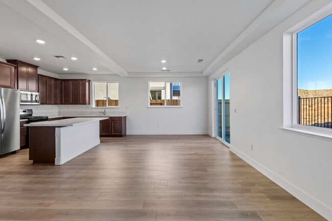 Building Photo - 4 BED | 3 BATH | SINGLE-STORY Rental
