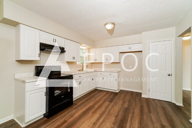 Photo - 504 Meggs St