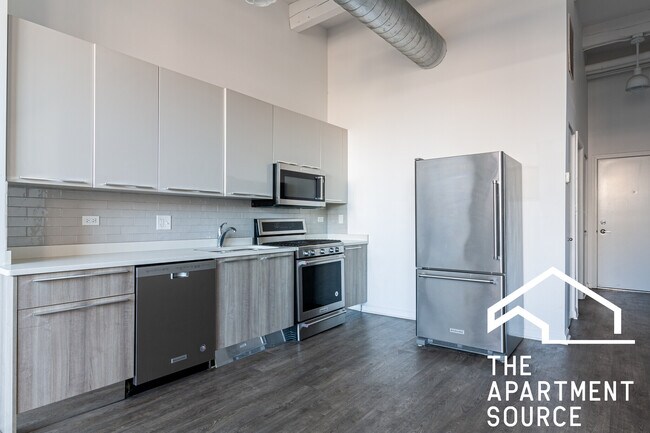 Photo - 930 W Dakin St Unit 205