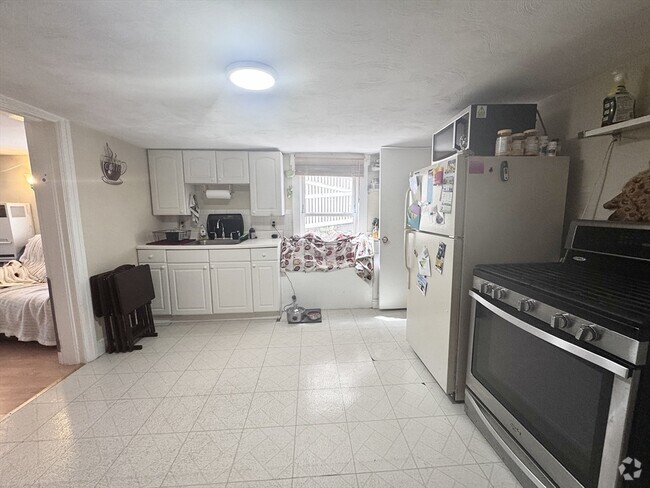 Building Photo - 18 Webster St Unit #2 Rental