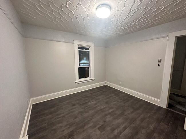 Photo - 422 St. George St