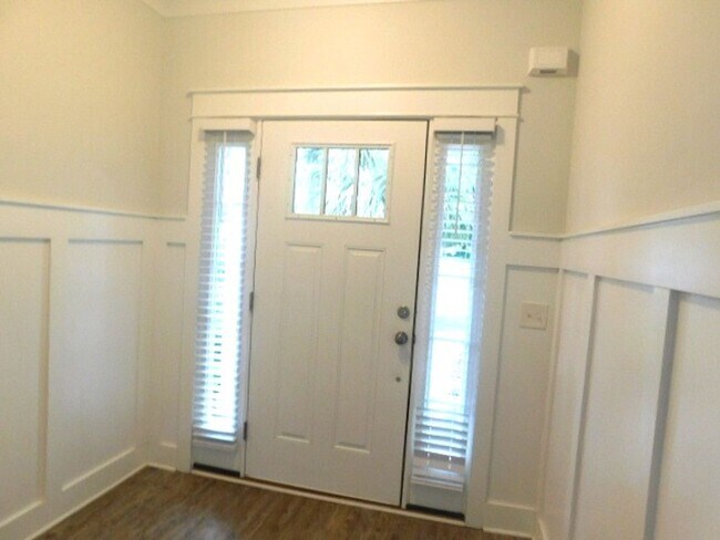 16 Circlewood Dr