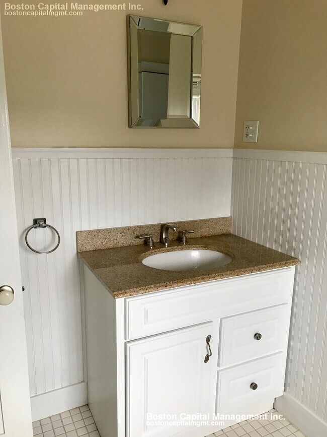 Photo - 674 Main St Unit 2