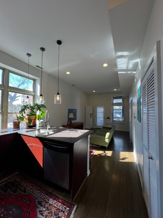 Photo - 1342 N Claremont Ave