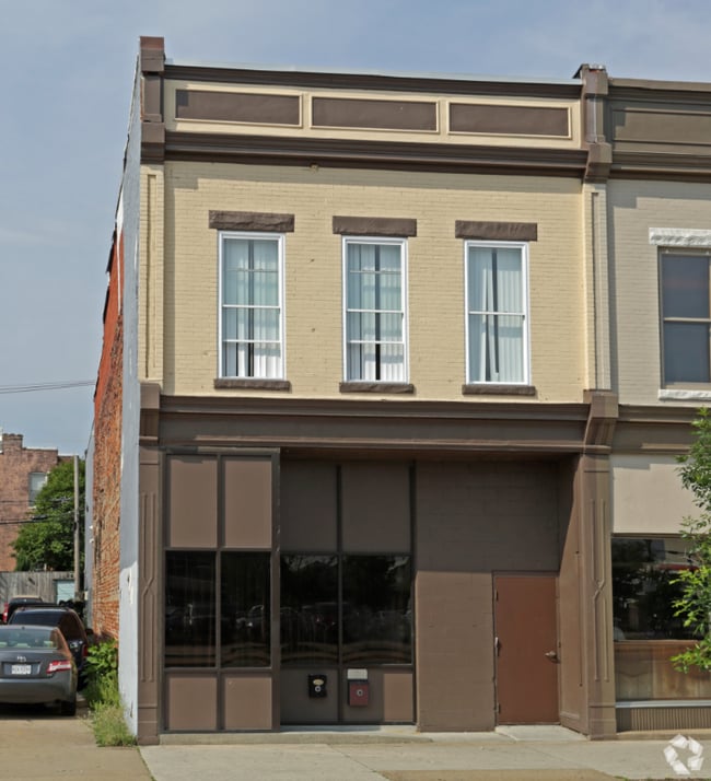 Building Photo - 1639 W Broad St Rental