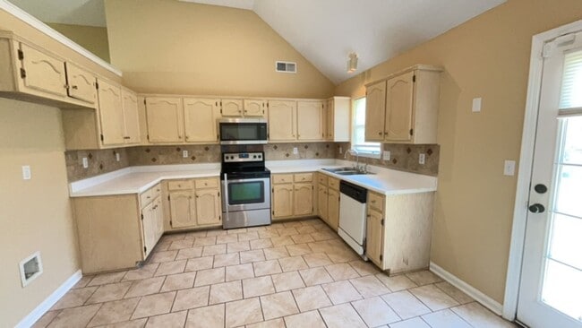 Photo - Renovated 2 Bedroom 2 Bath Home for Rent!