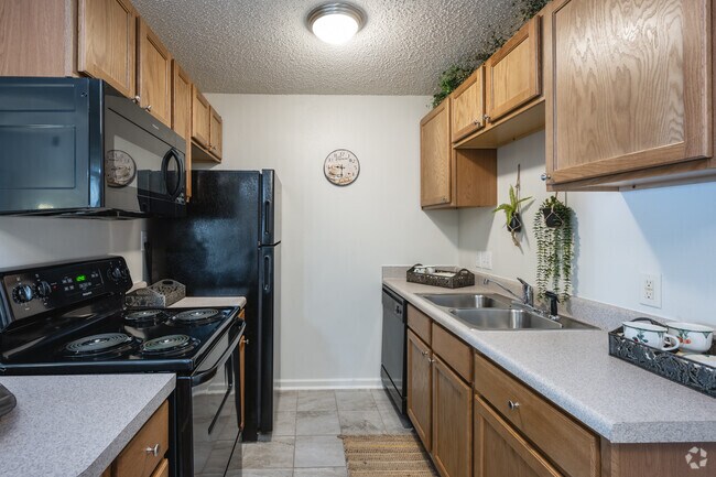 2BR, 2BA - 1004SF - Kitchen