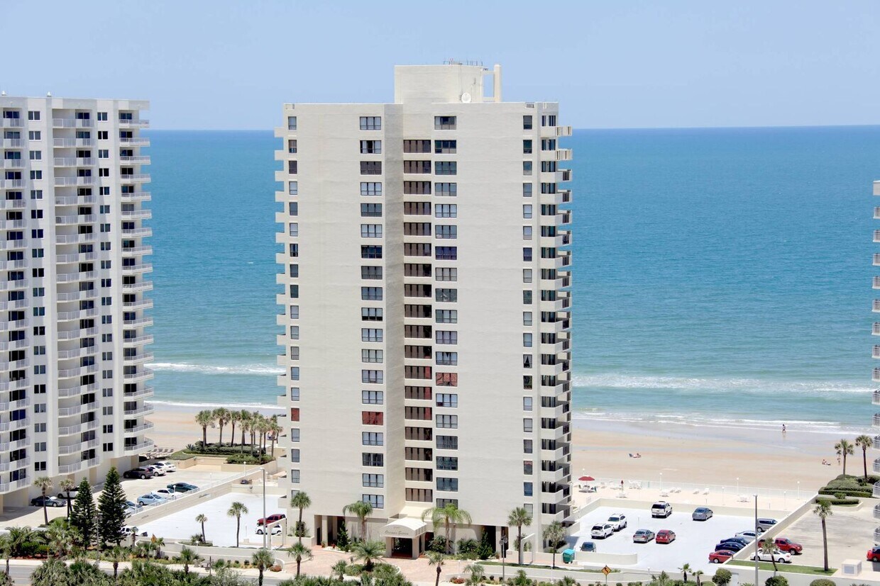 Spacious Oceanfront Condo - Spacious Oceanfront Condo