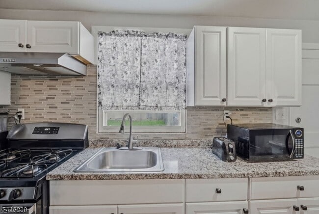 Photo - 137 New St