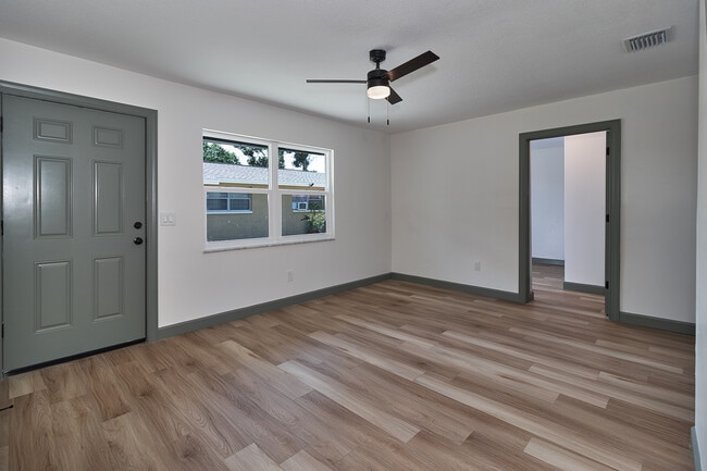 Photo - 510 91st Ave N