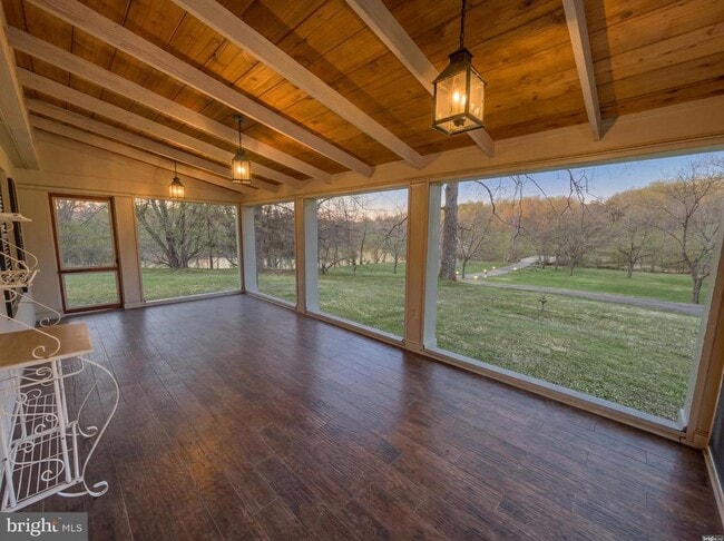 Building Photo - 37899 Snickersville Turnpike