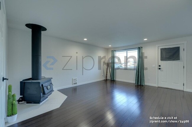 Photo - 732 Natalie Pl