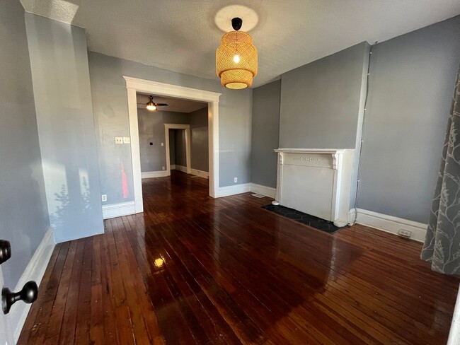 1247-1249 E Long St