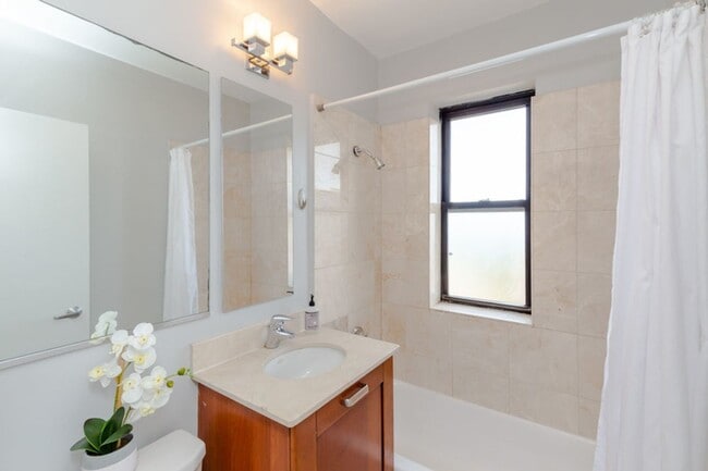 Photo - 732 W Bittersweet Pl Unit 408