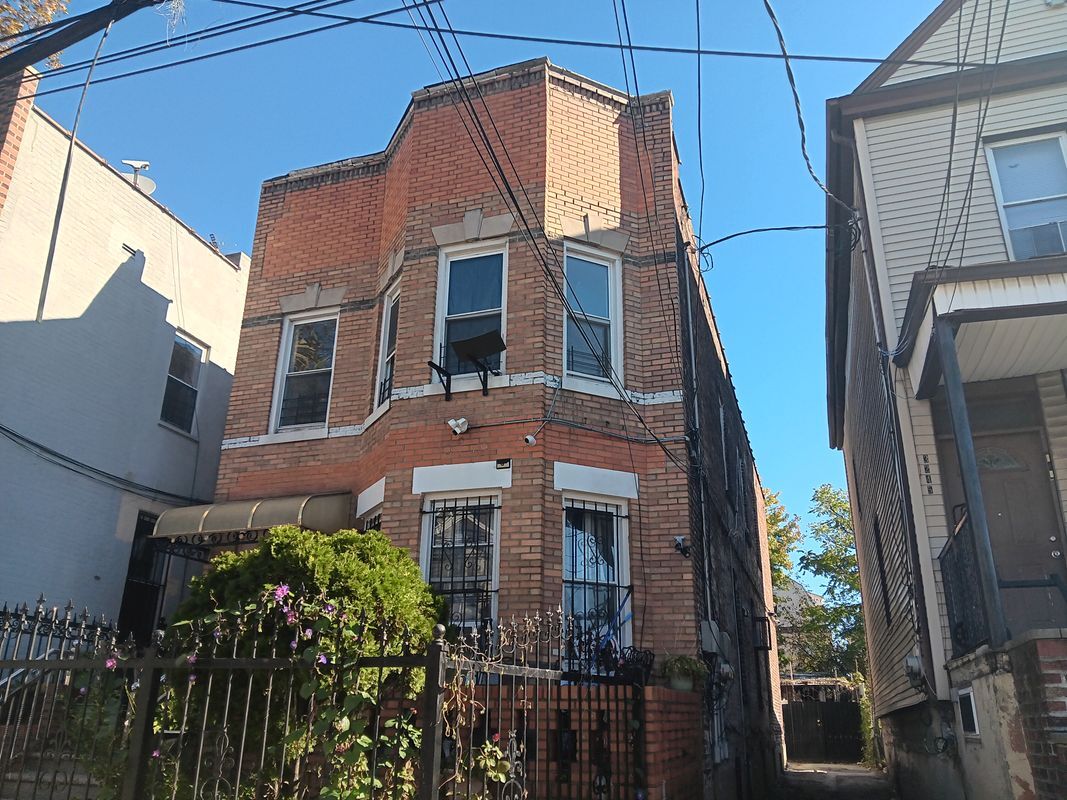 Photo - 32-43-43 107th St