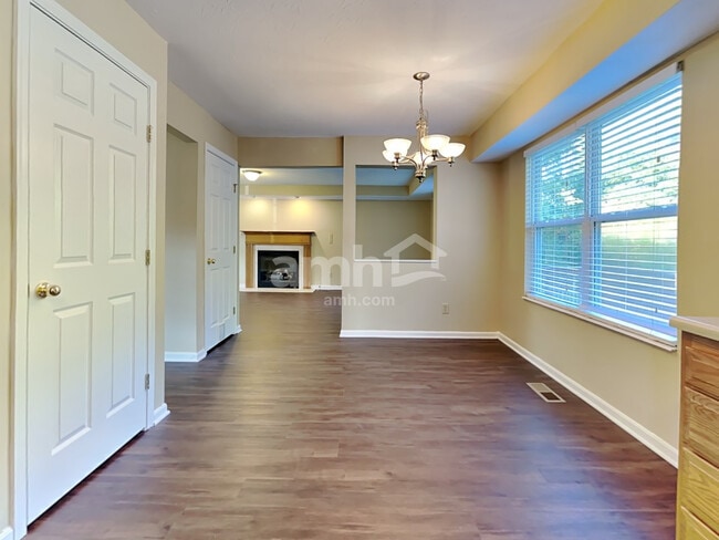 Photo - 15 Churchill Manor Ct