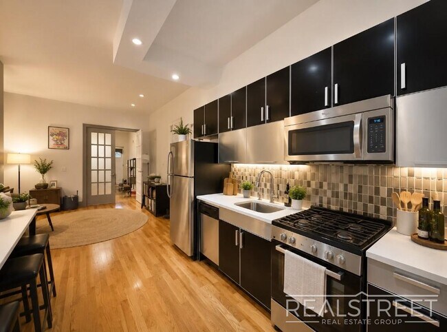 Photo - Prime North Bushwick Bordering East Williamsburg — 2 Bed Duplex w/ Private Backyard Unidad 1R