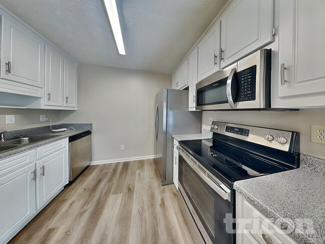 Photo - 410 Red Oak Ct