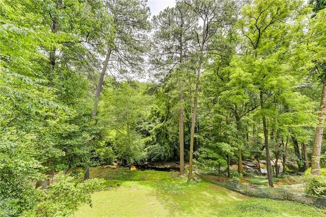 Photo - 2423 Woodacres Rd NE