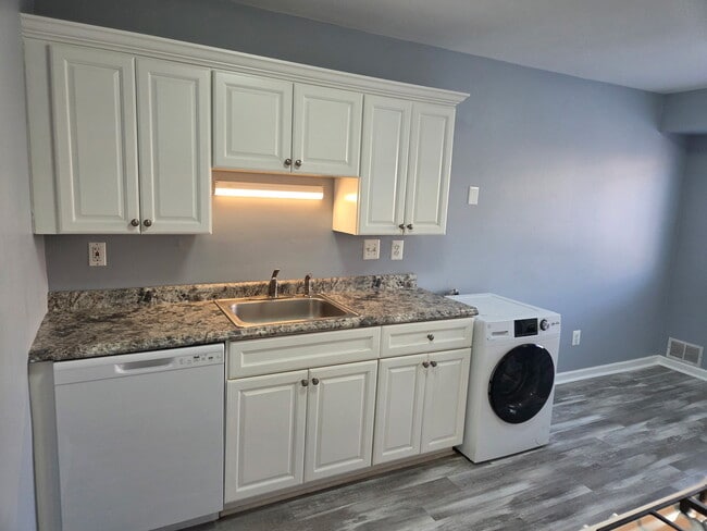 Kitchen - 24943 Mayfair St