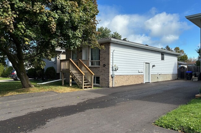 Photo - 55 Courtice Crescent