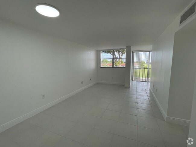 Building Photo - 9401 SW 4th St Unit #204 Rental