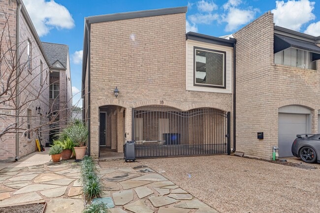 Building Photo - 516 S Post Oak Ln Unit 18