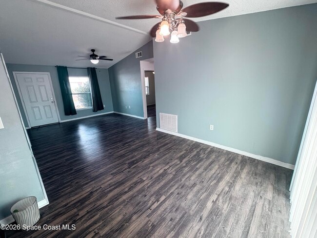 Photo - 830 Hartley Ave SW