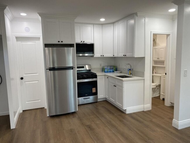 Photo - 7217 Eckstrom Ave