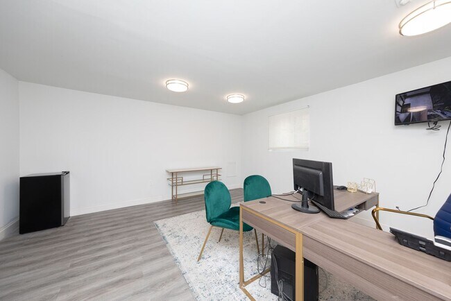 Leasing Office