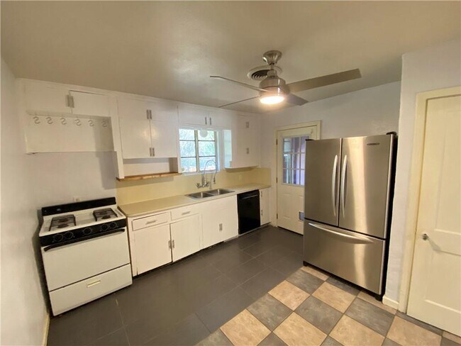 Photo - 1211 Bentwood Rd