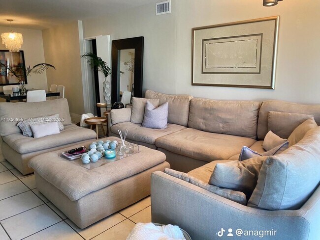 Photo - 5161 Collins Ave Unidad 308