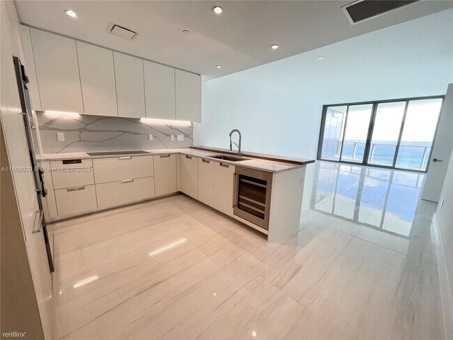 Photo - 2 br, 2.5 bath Condo - 15701 Collins Ave U... Unit 4003