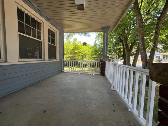 Photo - 1441 W 58th St