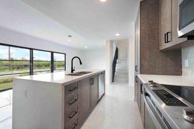Photo - 1374 NW 1st St