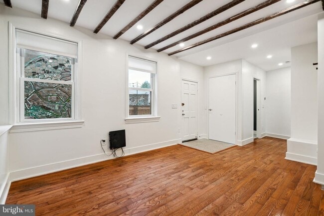 Photo - 136 Carpenter St